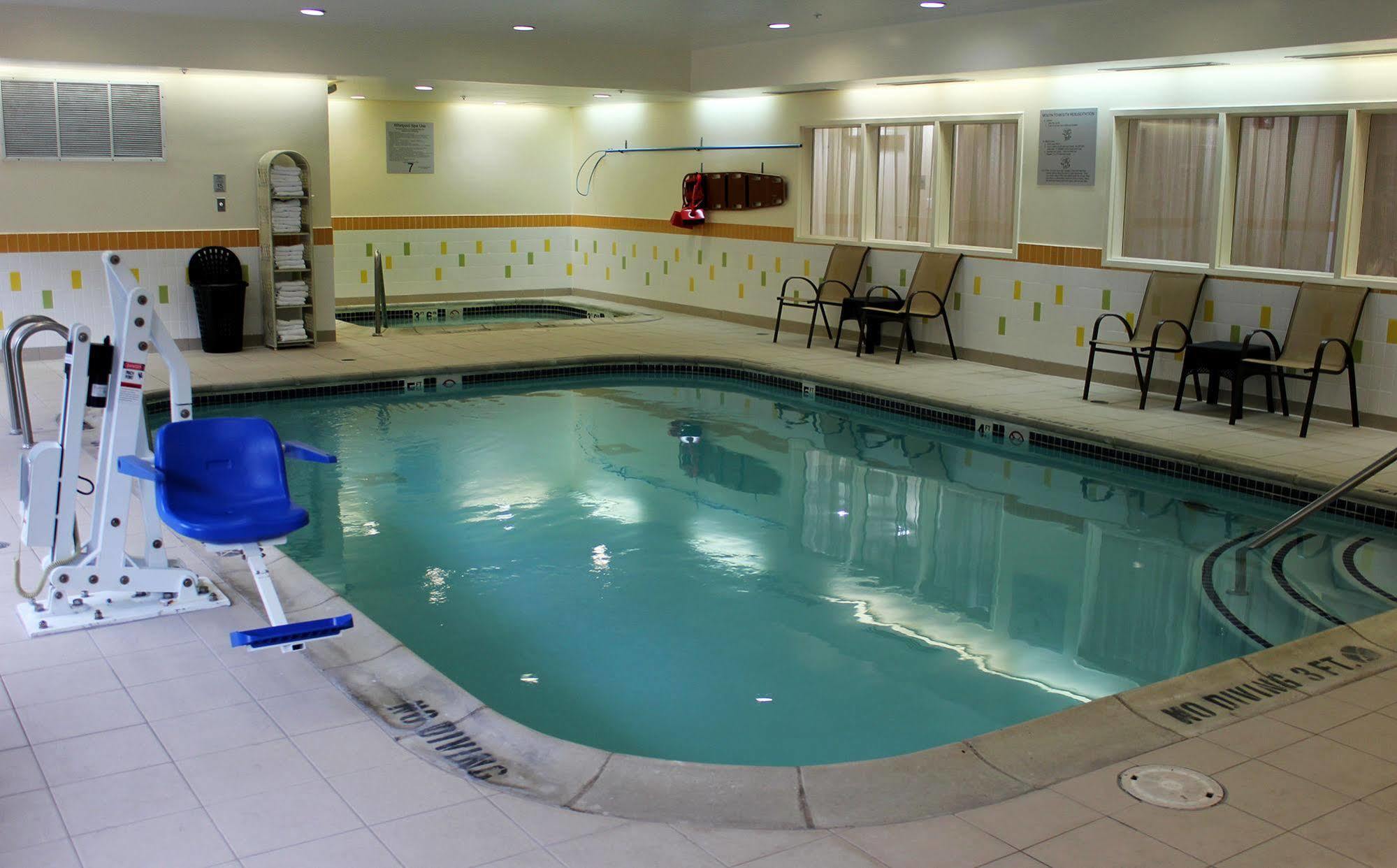 Fairfield Inn & Suites Detroit פרמינגטון הילס מראה חיצוני תמונה